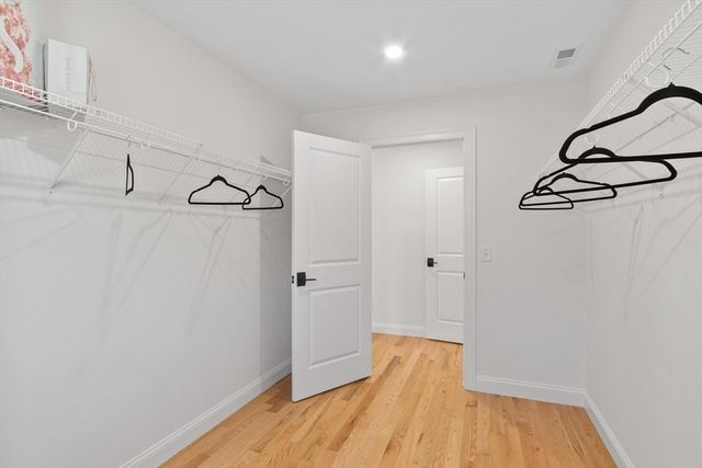81 Oliver Pond Circle 8, Franklin, MA 02038