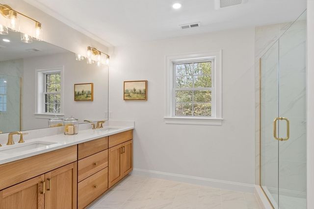 81 Oliver Pond Circle 8, Franklin, MA 02038