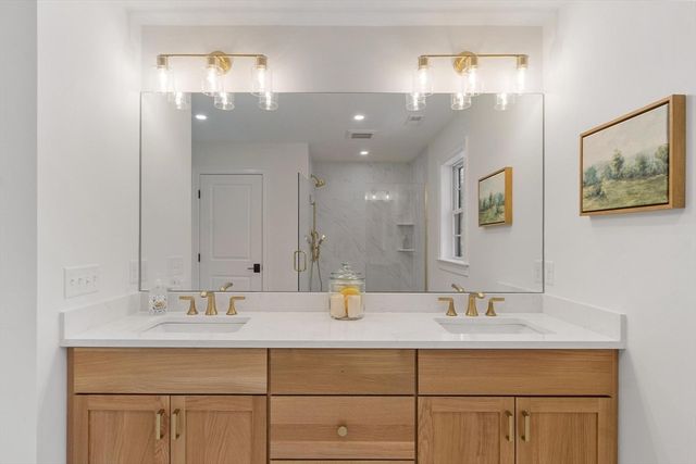 81 Oliver Pond Circle 8, Franklin, MA 02038