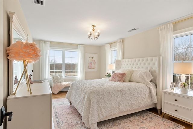 81 Oliver Pond Circle 8, Franklin, MA 02038