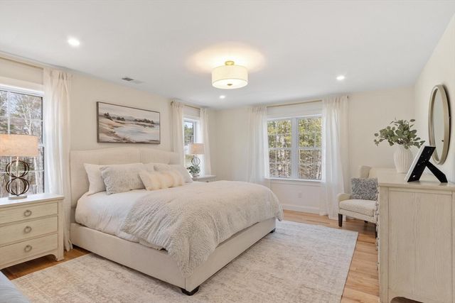 81 Oliver Pond Circle 8, Franklin, MA 02038