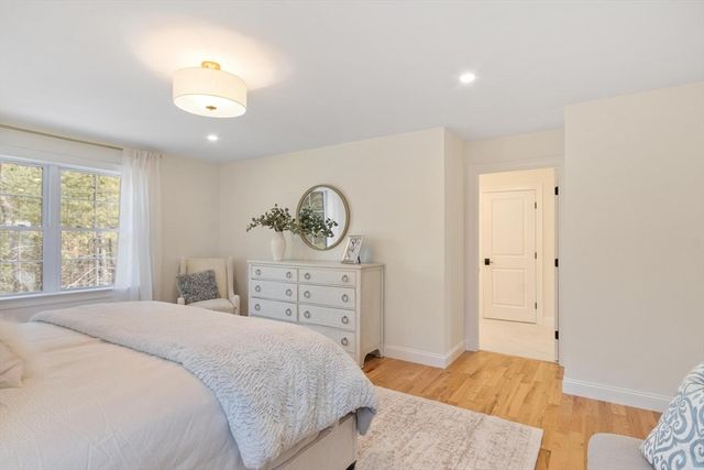 81 Oliver Pond Circle 8, Franklin, MA 02038