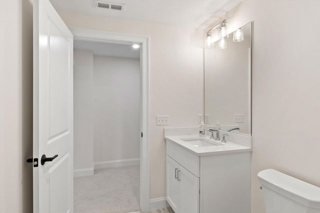81 Oliver Pond Circle 8, Franklin, MA 02038