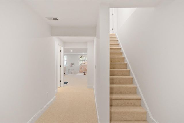 81 Oliver Pond Circle 8, Franklin, MA 02038