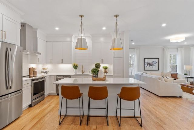 81 Oliver Pond Circle 8, Franklin, MA 02038