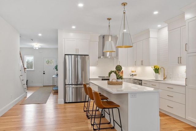 81 Oliver Pond Circle 8, Franklin, MA 02038