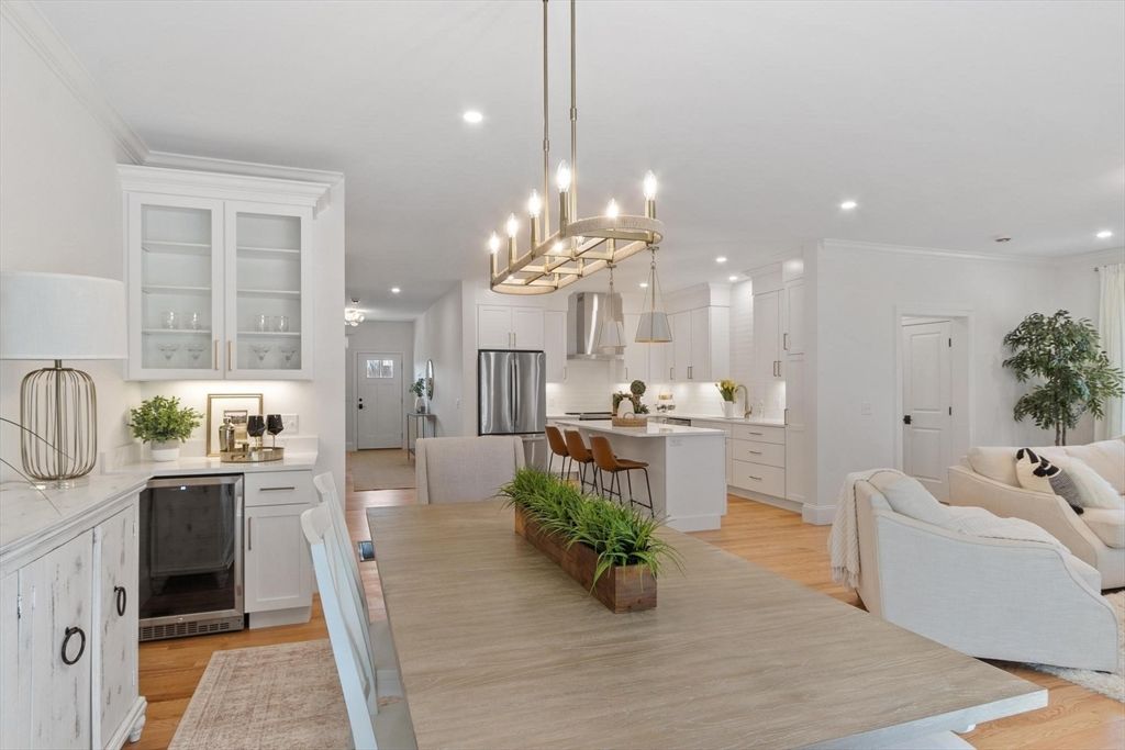 81 Oliver Pond Circle 8, Franklin, MA 02038