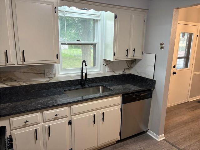 1500 NW 50th Street, Blue Springs, MO 64015