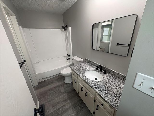 1500 NW 50th Street, Blue Springs, MO 64015