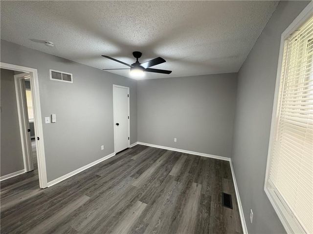 1500 NW 50th Street, Blue Springs, MO 64015