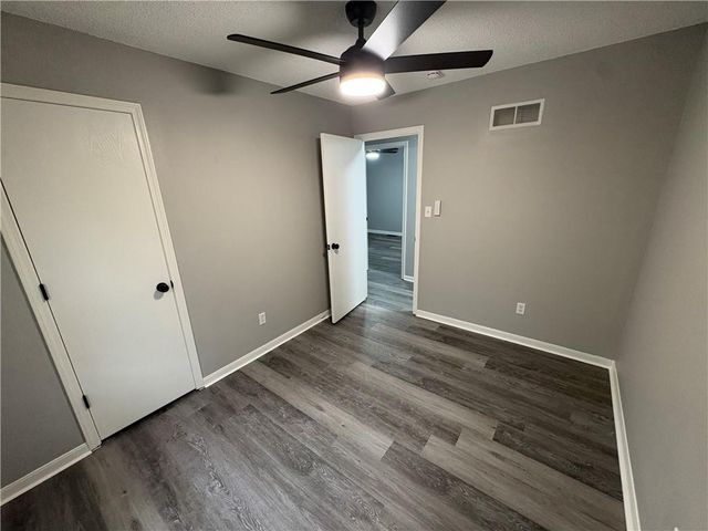 1500 NW 50th Street, Blue Springs, MO 64015