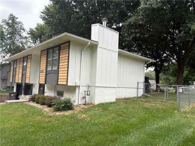 1500 NW 50th Street, Blue Springs, MO 64015