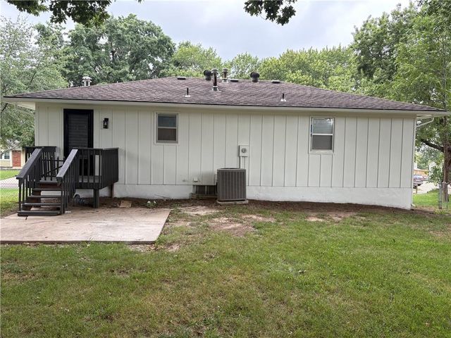 1500 NW 50th Street, Blue Springs, MO 64015