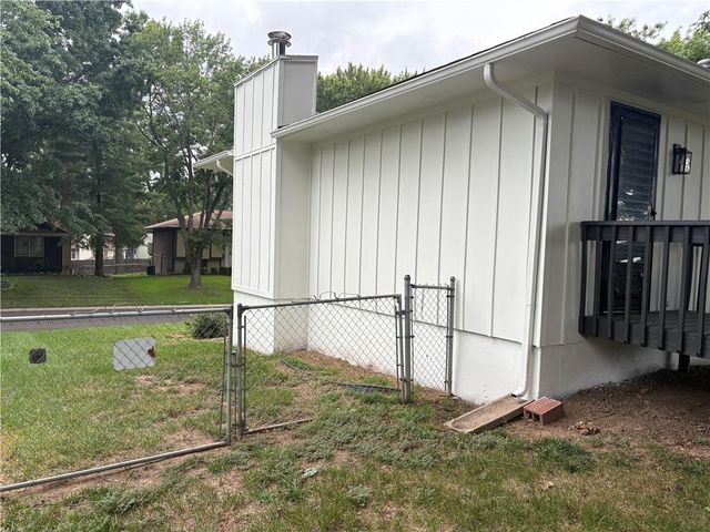 1500 NW 50th Street, Blue Springs, MO 64015