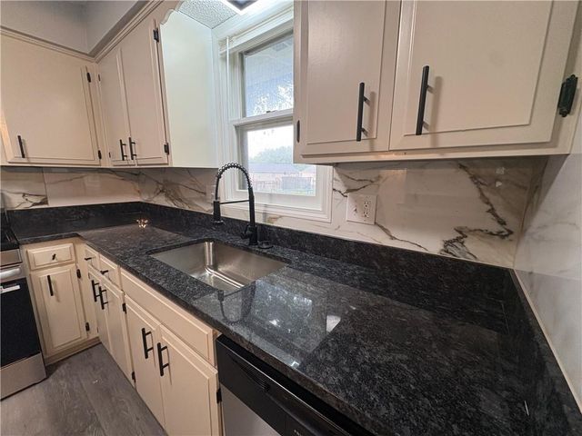 1500 NW 50th Street, Blue Springs, MO 64015