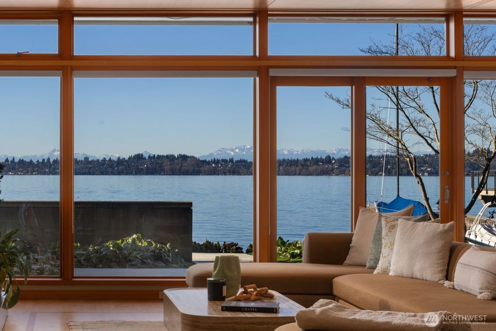 Image 1 of property listing at 5505 Lake Washington Boulevard NE #1-E, Kirkland, WA 98033