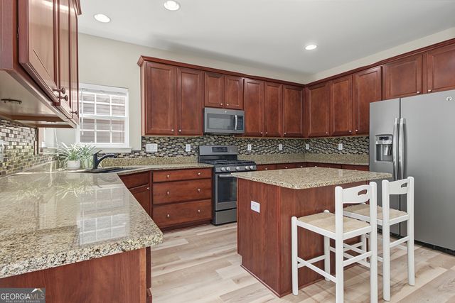 10 Stonebridge Pass, Newnan, GA 30265