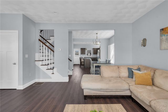 222 Pettaconsett Avenue, Warwick, RI 02888