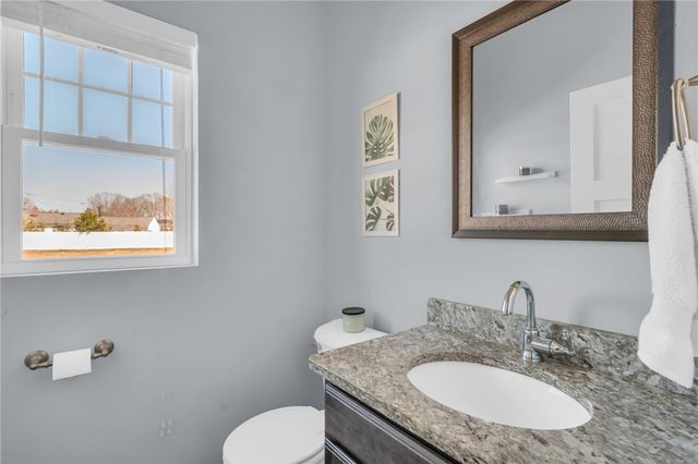 222 Pettaconsett Avenue, Warwick, RI 02888