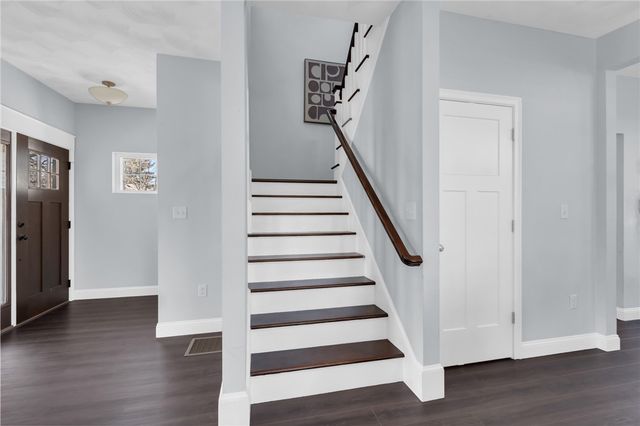 222 Pettaconsett Avenue, Warwick, RI 02888