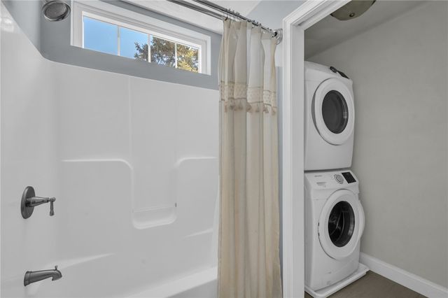 222 Pettaconsett Avenue, Warwick, RI 02888