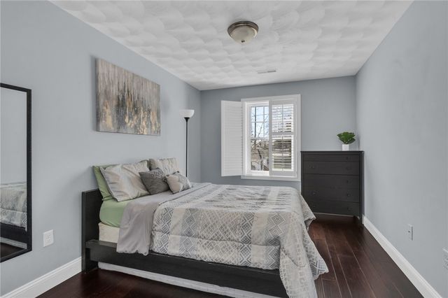 222 Pettaconsett Avenue, Warwick, RI 02888