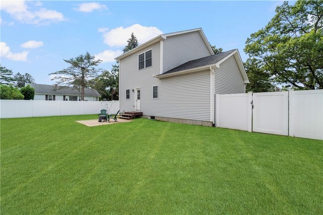 222 Pettaconsett Avenue, Warwick, RI 02888