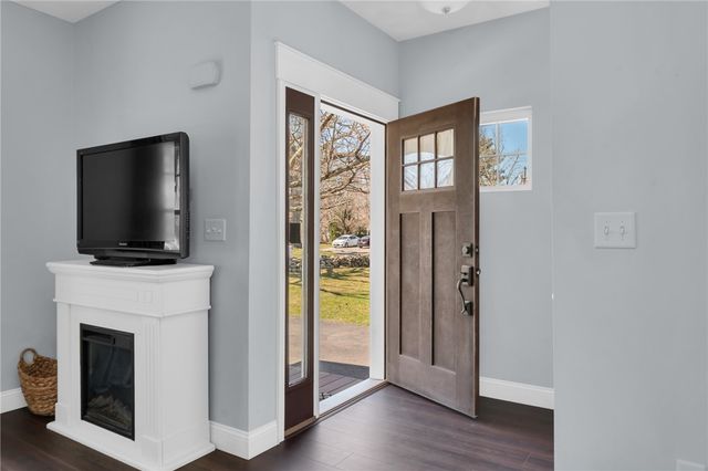 222 Pettaconsett Avenue, Warwick, RI 02888