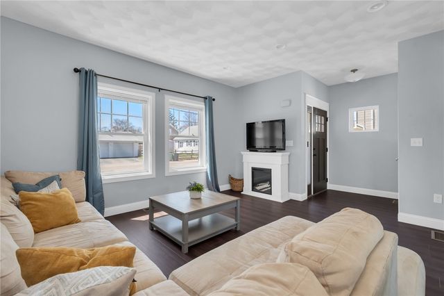 222 Pettaconsett Avenue, Warwick, RI 02888