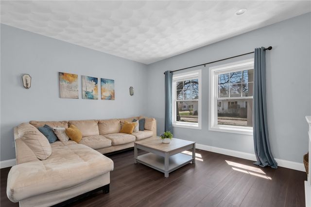 222 Pettaconsett Avenue, Warwick, RI 02888