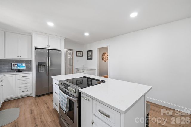 465 28th Avenue Lane NE, Hickory, NC 28601