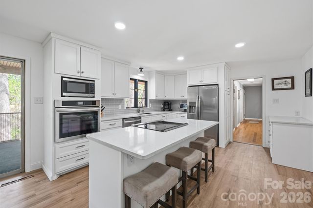 465 28th Avenue Lane NE, Hickory, NC 28601