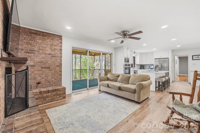 465 28th Avenue Lane NE, Hickory, NC 28601