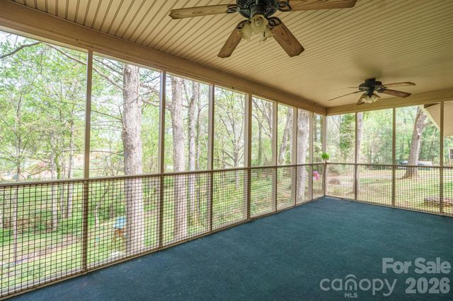 465 28th Avenue Lane NE, Hickory, NC 28601