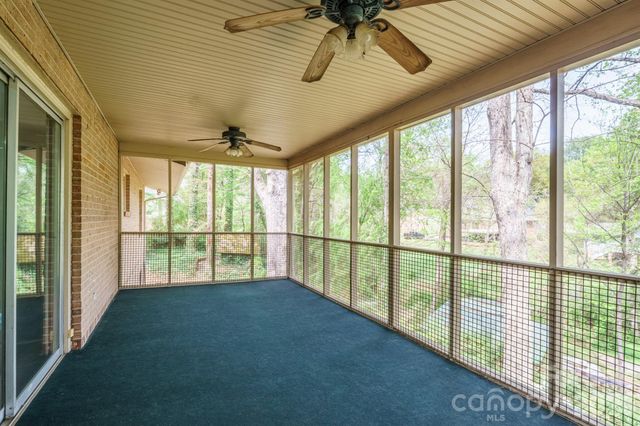 465 28th Avenue Lane NE, Hickory, NC 28601