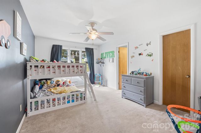 465 28th Avenue Lane NE, Hickory, NC 28601