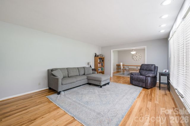 465 28th Avenue Lane NE, Hickory, NC 28601