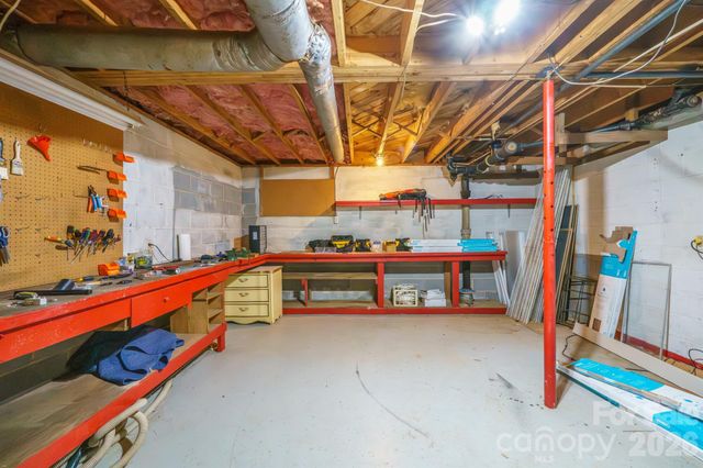 465 28th Avenue Lane NE, Hickory, NC 28601