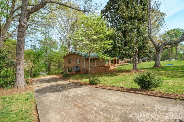 465 28th Avenue Lane NE, Hickory, NC 28601