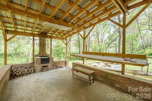 465 28th Avenue Lane NE, Hickory, NC 28601