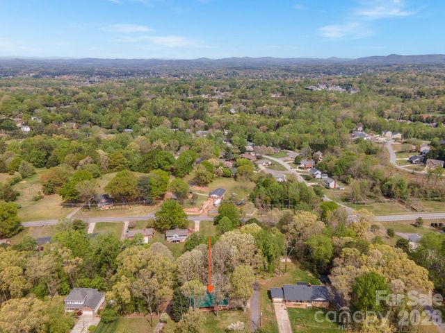 465 28th Avenue Lane NE, Hickory, NC 28601