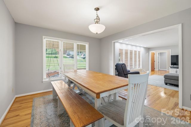 465 28th Avenue Lane NE, Hickory, NC 28601