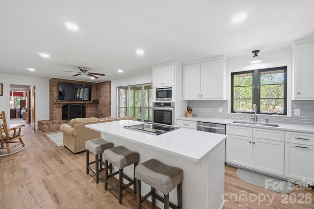 465 28th Avenue Lane NE, Hickory, NC 28601