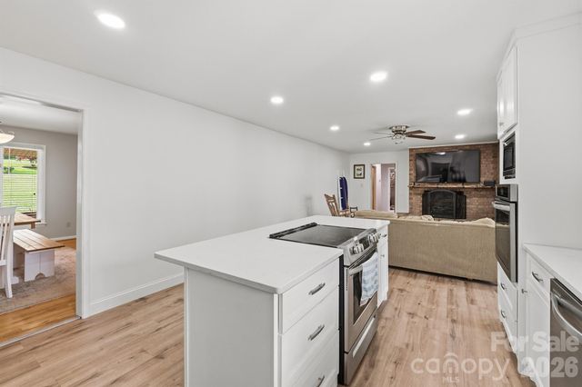 465 28th Avenue Lane NE, Hickory, NC 28601