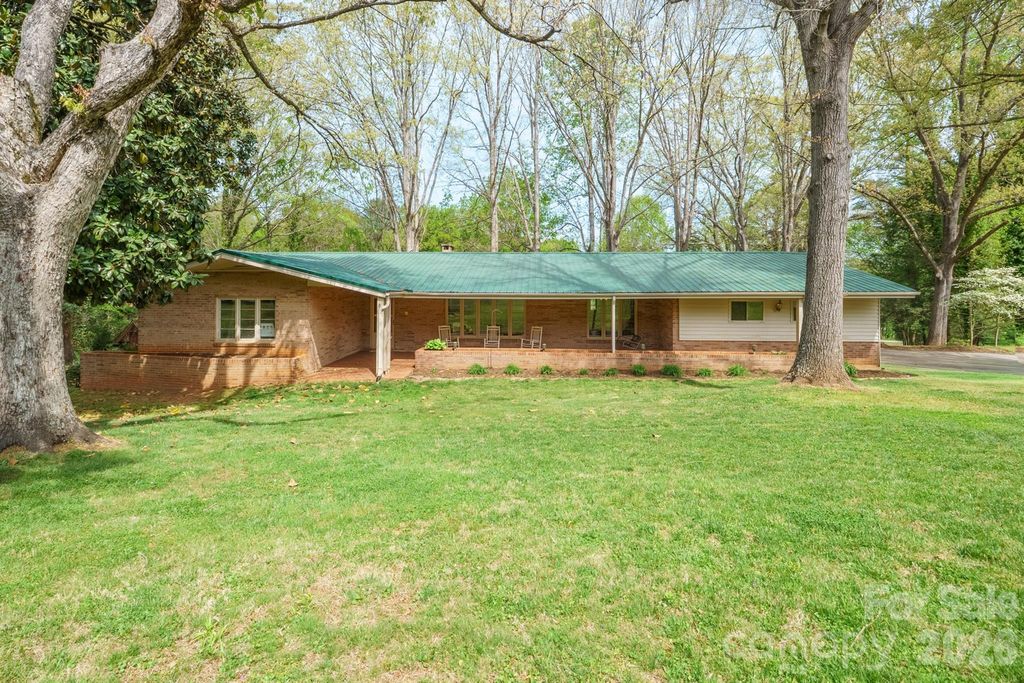 465 28th Avenue Lane NE, Hickory, NC 28601