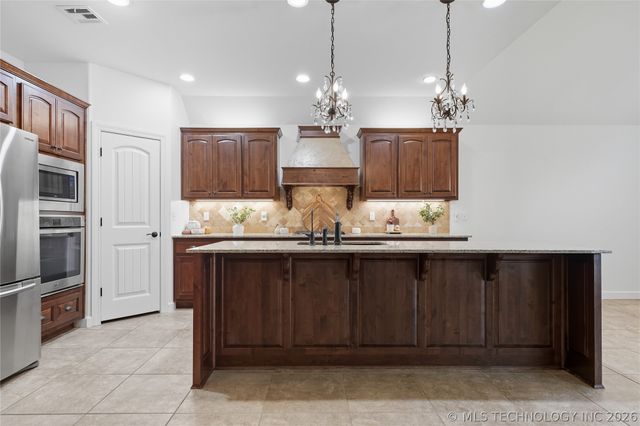 3703 S 13th Place, Broken Arrow, OK 74011