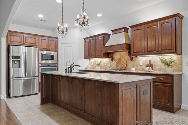 3703 S 13th Place, Broken Arrow, OK 74011