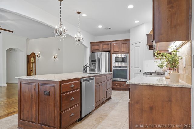 3703 S 13th Place, Broken Arrow, OK 74011