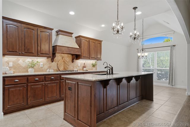 3703 S 13th Place, Broken Arrow, OK 74011