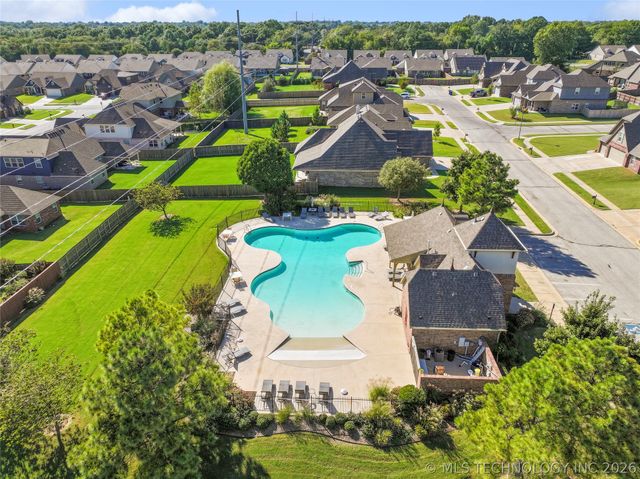 3703 S 13th Place, Broken Arrow, OK 74011